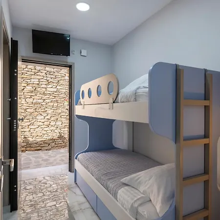 Peters Place - Paros